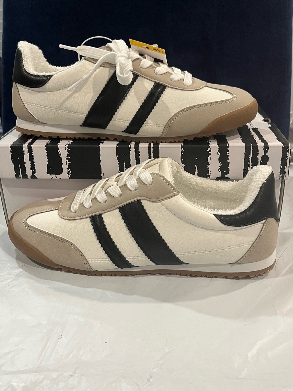 DV Dolce Vita Revie Women’s Size 8 Black White Retro Sneakers NIB